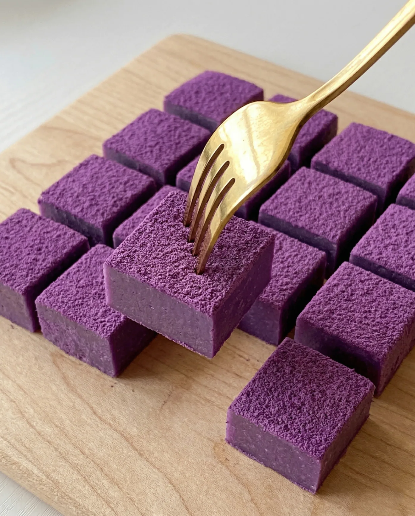 Ube fudge bites met witte chocolade